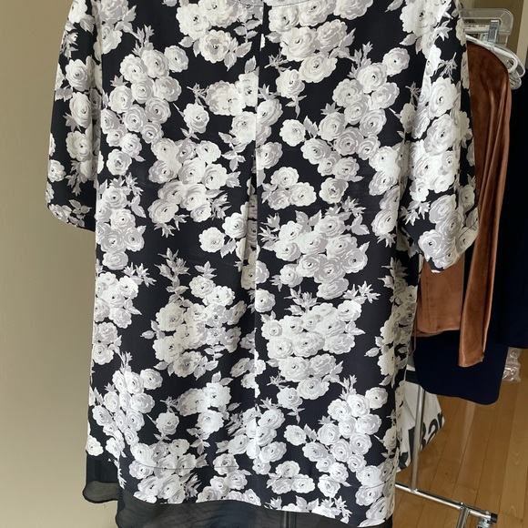 Patterson J Kincaid “PJK” size M black and white silk blouse with filmy bottom - Picture 3 of 3